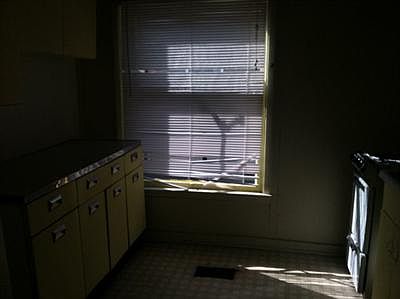 5th image of 511 W 2nd St