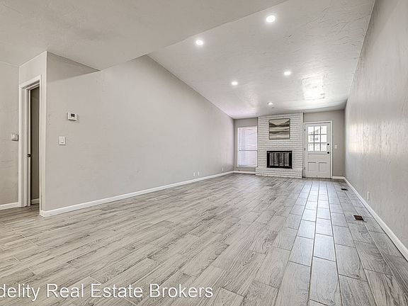 5th image of 2617 Silvertree Dr
