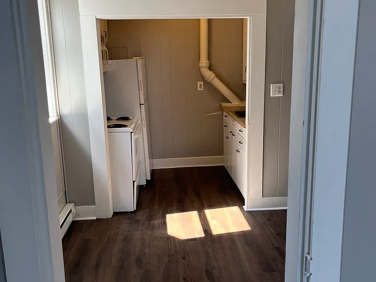 224 W Washington St #1/2 — Photo 4