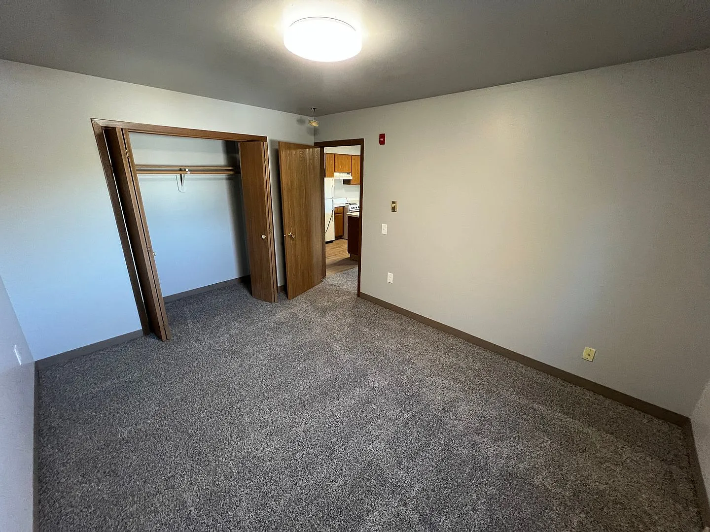 1038 Fond du Lac Ave — Photo 4
