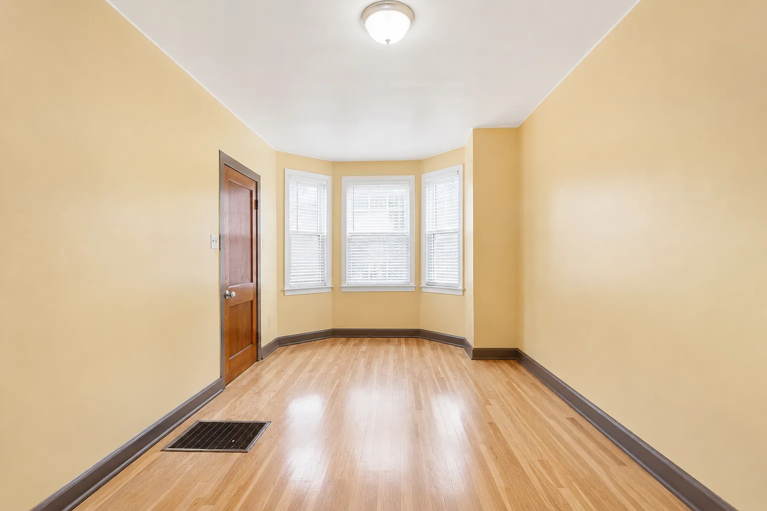 2 bed, 650 sqft, $1,300 — Photo 1