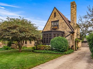 6513 Betsy Ross Pl, Wauwatosa, WI 53213