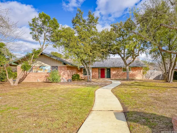 8738 MIDCROWN DR, Windcrest, TX 78239