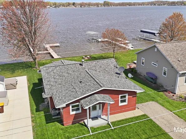 547 Eagle Point Rd, Lake Odessa, MI 48849