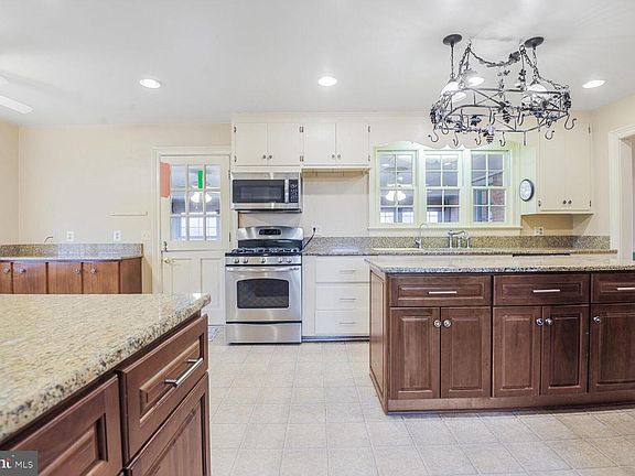 4th image of 1600 Briggs Rd