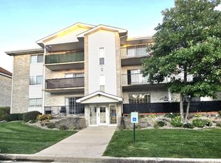 404 Sturdy Rd #8A, Valparaiso, IN 46383