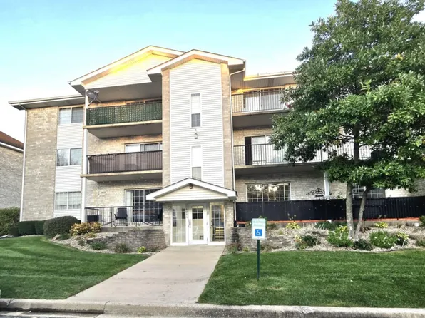 404 Sturdy Rd #8A, Valparaiso, IN 46383