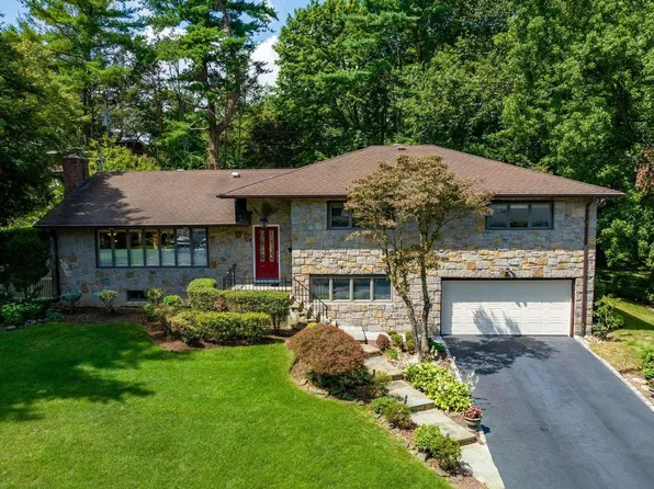 59 Highland Avenue, Roslyn, NY 11576