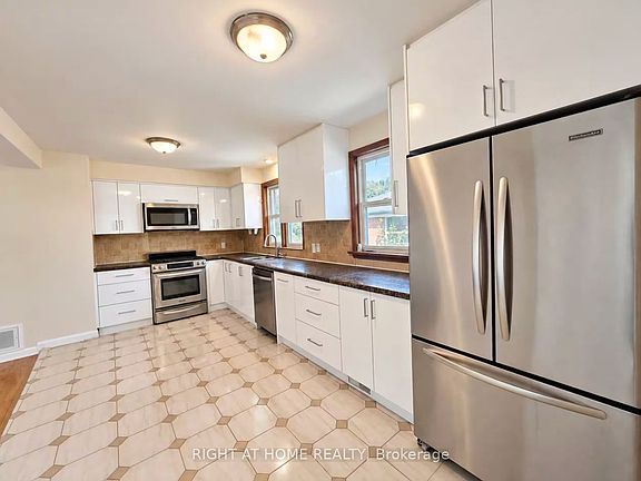 5th image of 26 Wedgewood Dr