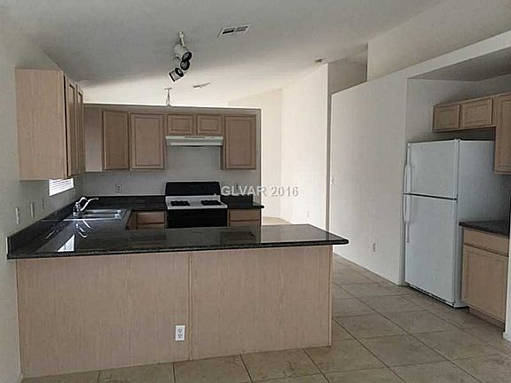 3rd image of 1093 Ashwood Bay Ave