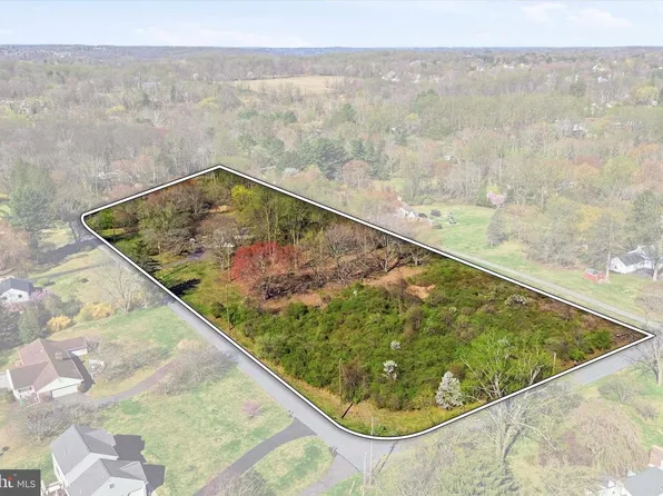 1275 Orchard Ln, Glen Mills, PA 19342