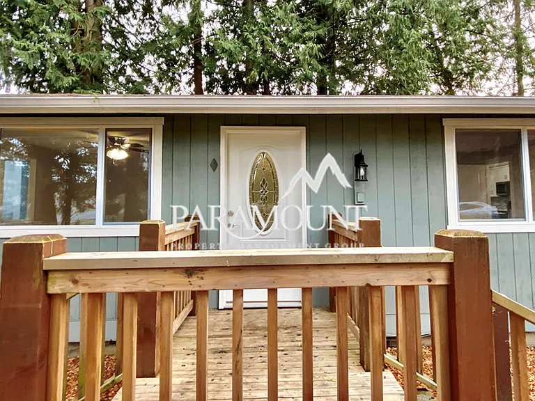 6321 Rest Pl NE — Photo 1