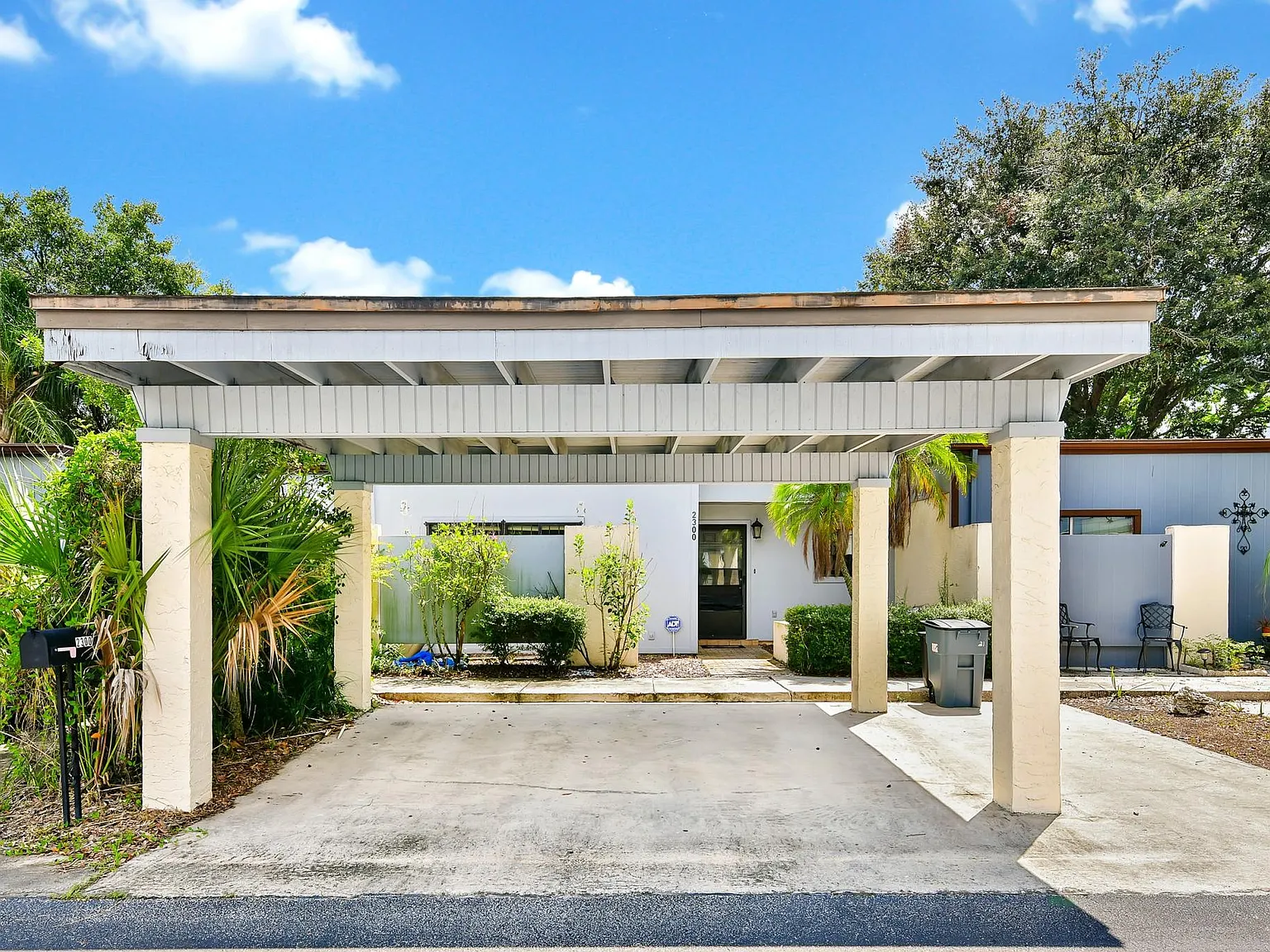 2300 Barbados Dr — Photo 2