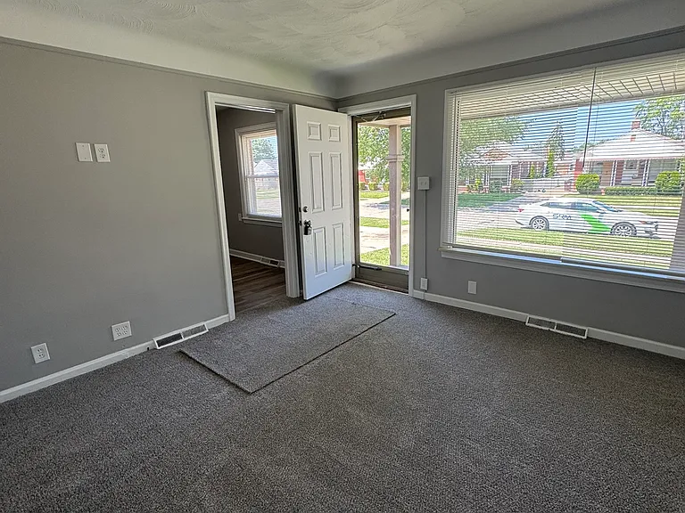 12835 Plum St — Photo 3