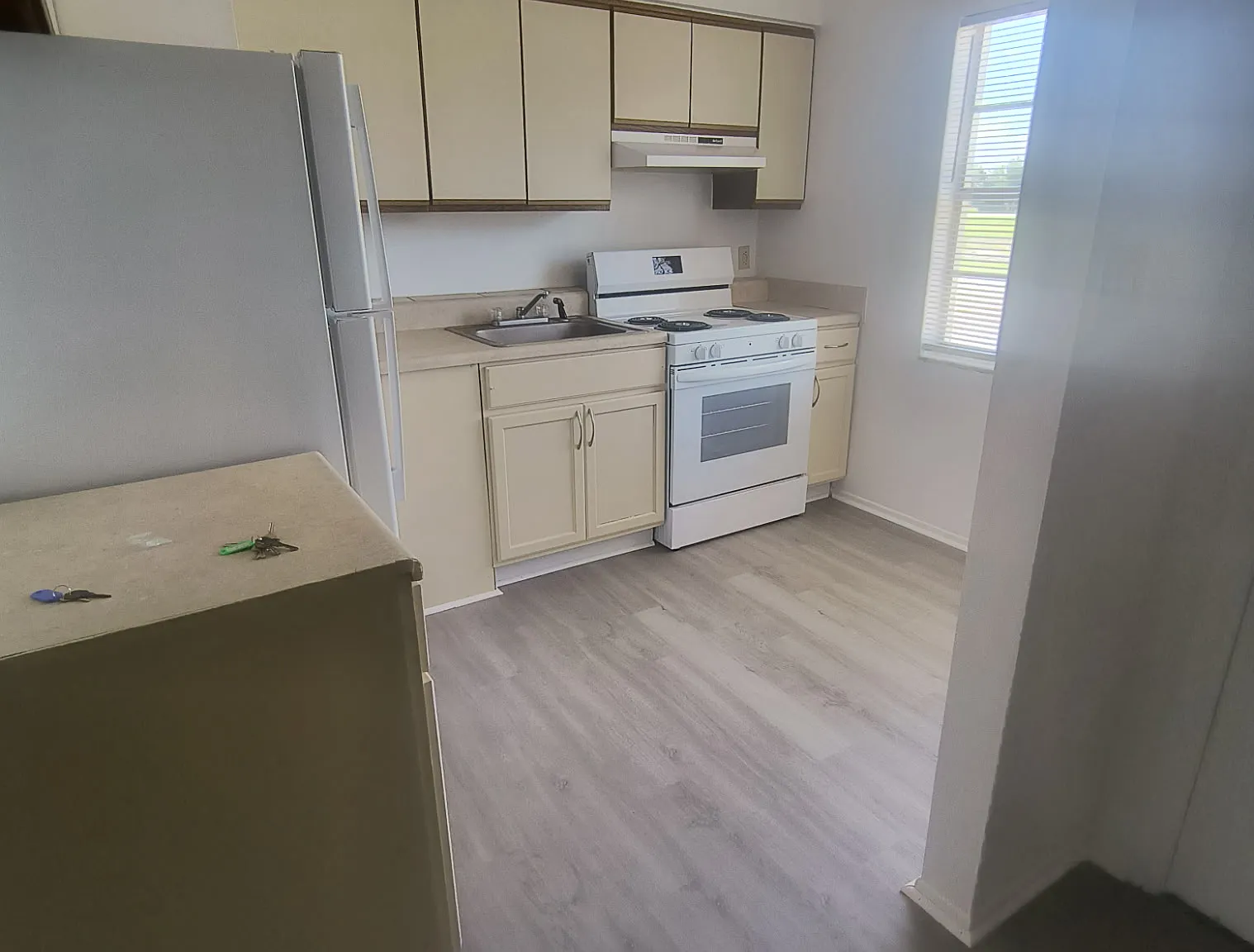 Studio, 950 sqft, $1,150 — Photo 3