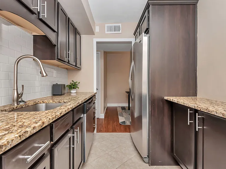 7553 Buckingham Dr — Photo 13