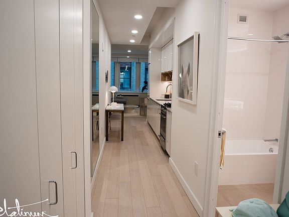 3rd image of 20 Broad St #1112