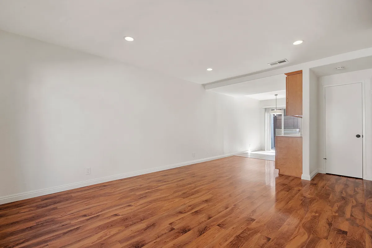 Building Photo - 212 W Grand Ave #D
