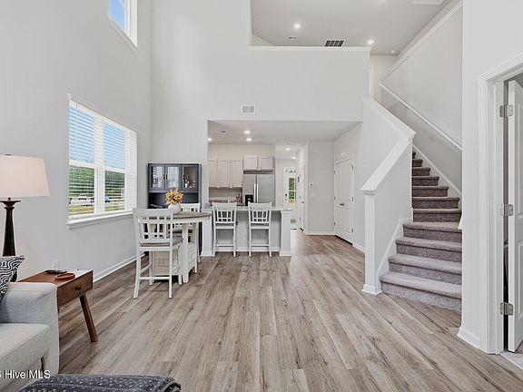 3rd image of 3598 Roseblossom Drive