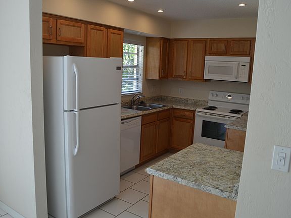 5th image of 11 Raintree Dr