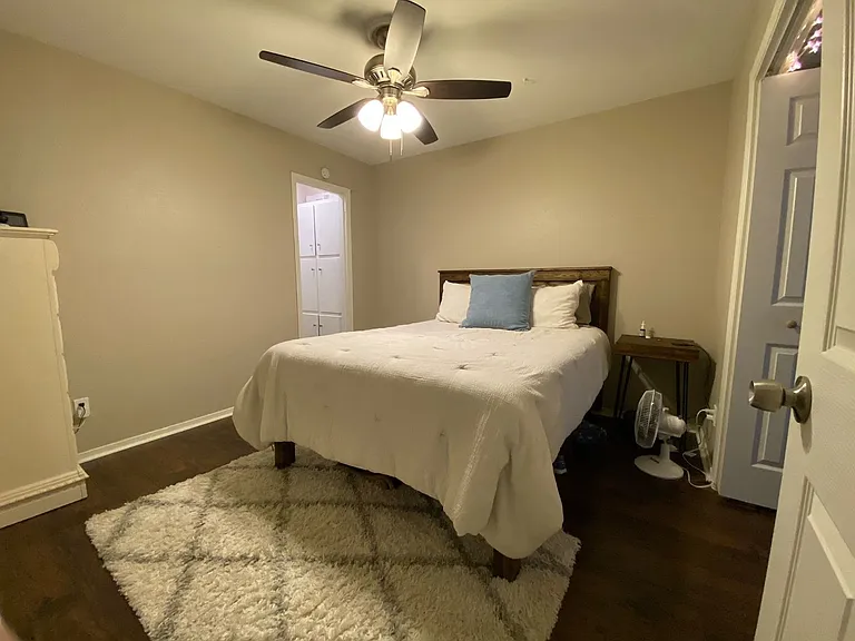 1107 N Locust St — Photo 10
