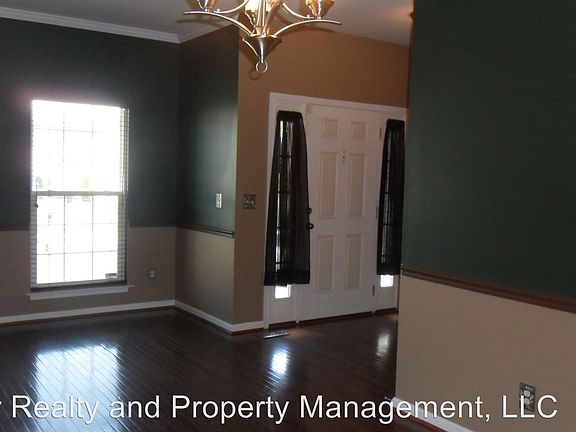 4th image of 1014 River Walk St