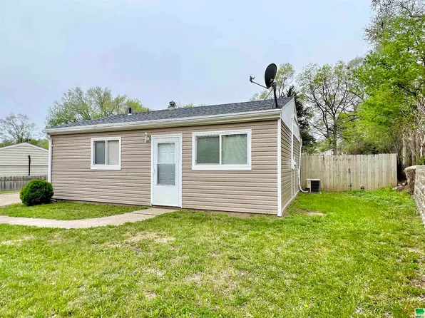 925 Alice St, Sioux City, IA 51105