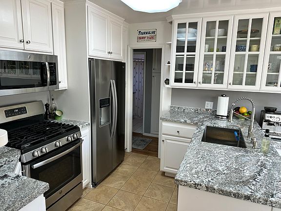 4th image of 1036 Opal St