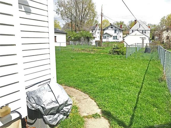 5th image of 227 Niagara Ave