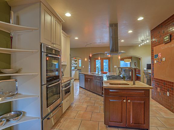 5th image of 7315 Anton Cir NE