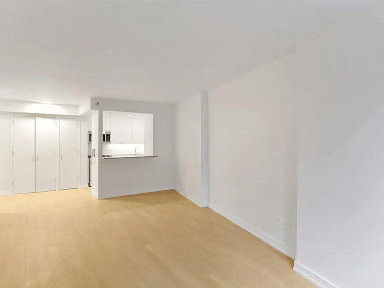 75 W End Ave #S7J — Photo 5