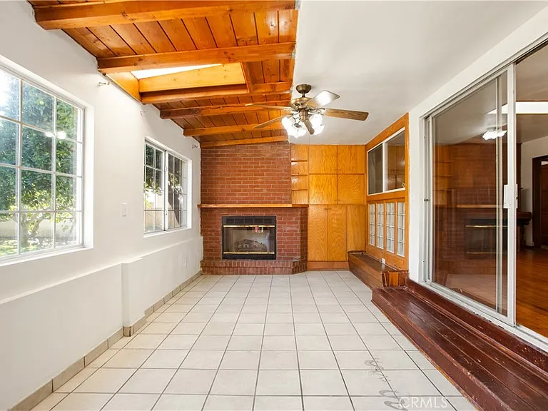 556 N Sunset Ave — Photo 10