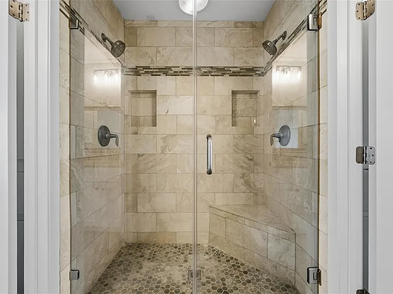 100 Edgewater Dr #32 — Photo 16