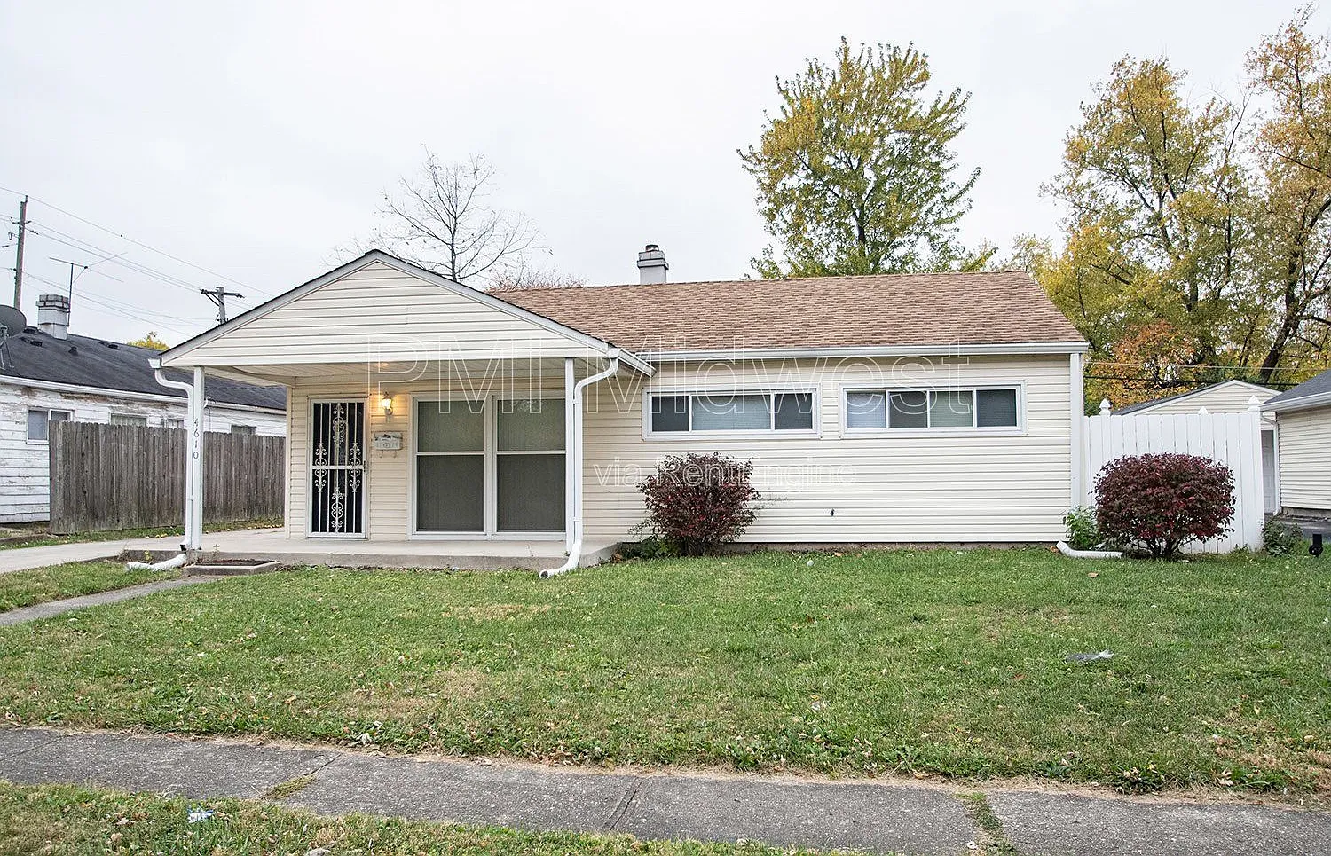 3 bed, 1.5 bath, 1152 sqft, $1,349 — Photo 2