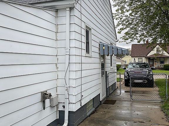 3rd image of 22106 Lambrecht Ave