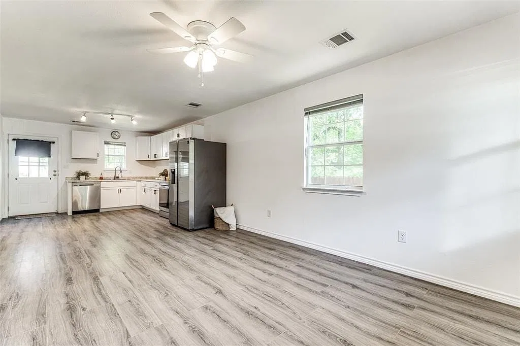2 bed, 1.5 bath, 1024 sqft, $1,300 — Photo 4