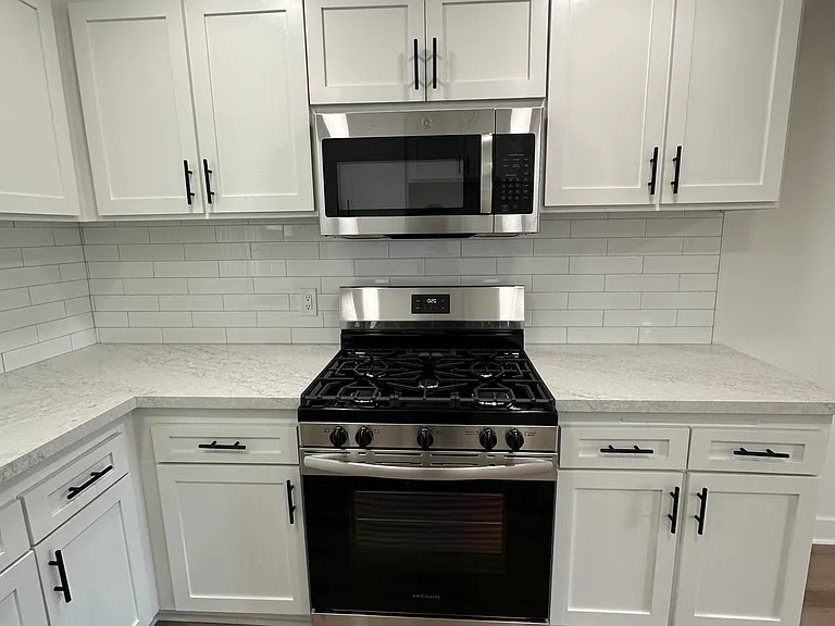 Devington Apartments — Photo 32
