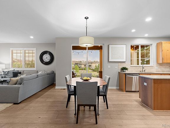 5th image of 592 Meadowleaf Lane