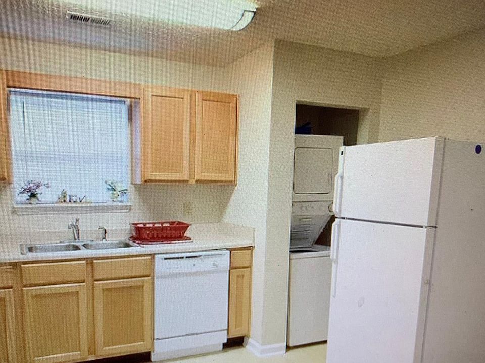 2nd image of 4243 Villas Dr Unit 503