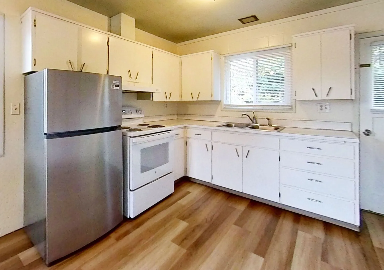 200 Grover Street — Photo 3