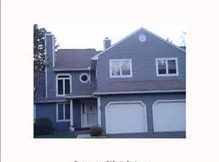 289 Castlewood Dr, Bloomfield, CT 06002