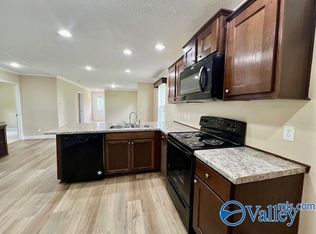 999 McGee St, Section, AL 35771