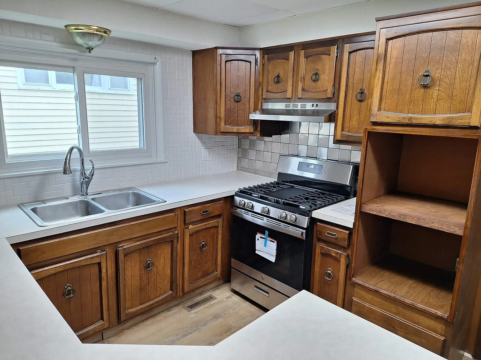 3 bed, 1000 sqft, $1,300 — Photo 2