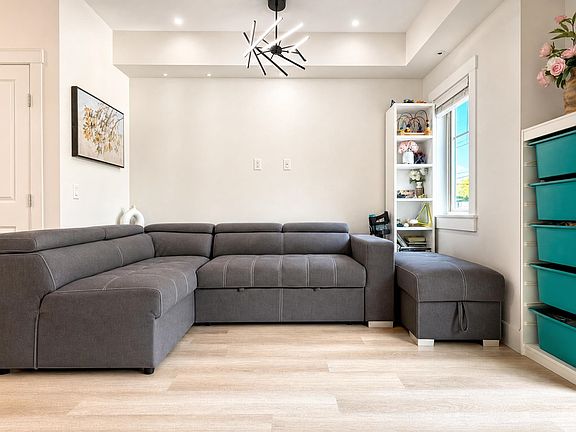 3rd image of 7168 Stride Ave #204