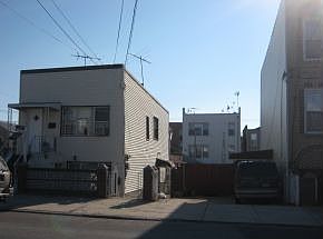 3rd image of 49 28 Ave