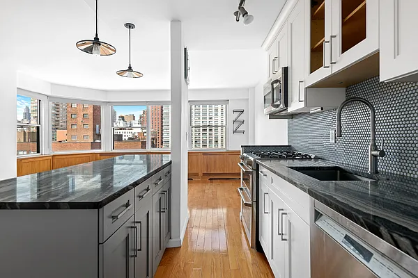 Sold by Sotheby's International Realty | media 13