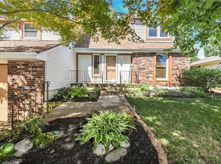 402 SE Richardson Pl, Lees Summit, MO 64063