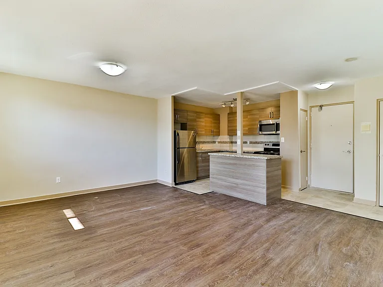 220 Lake Promenade — Photo 17