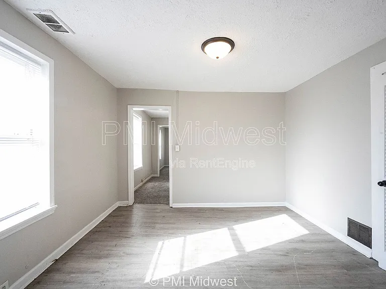 423 Villa Ave — Photo 9