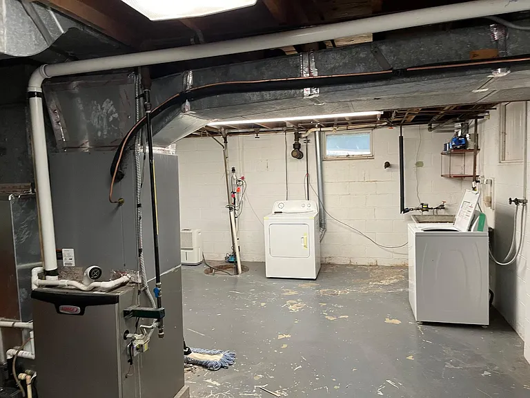 basement washer & dryer